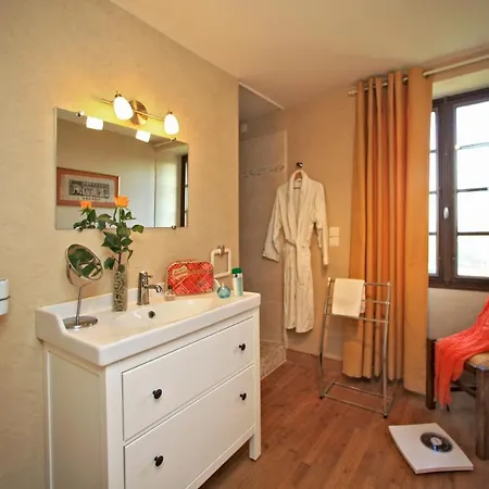 Nadaillac-de-rouge Sleeps 8 Pool Air Con Wifi